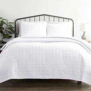 NWT Ienjoy Home Premium Ultra Soft 3-Piece Quilted Coverlet Set White Queen